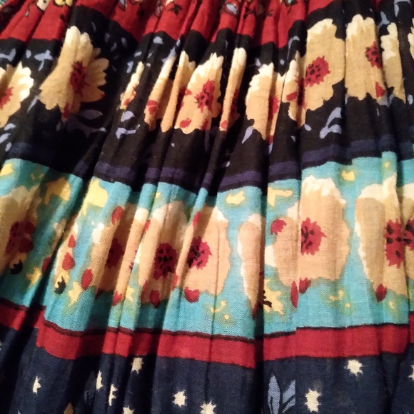 Skirt size M. - Picture 2 of 3